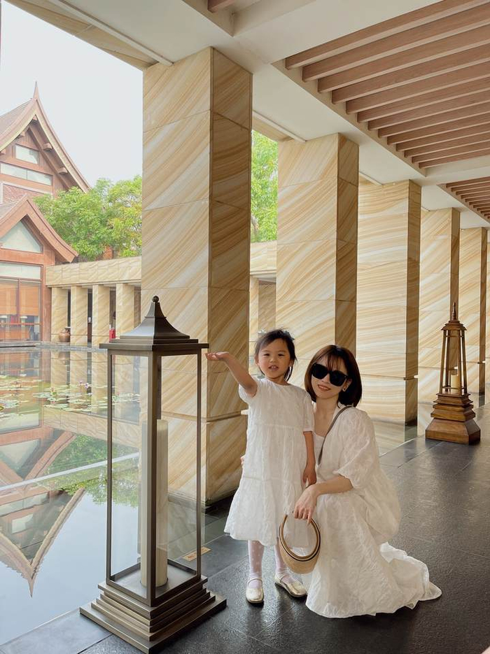 早早和女儿在一起