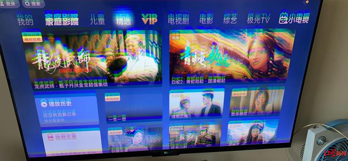  小米电视过保质期后突然出现花屏 图由受访者提供