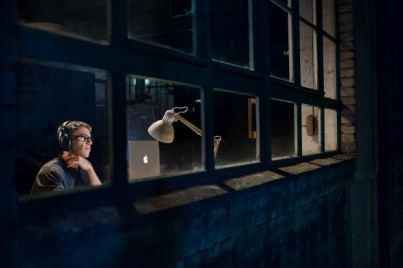 持续数小时的舒适性：HD 400 PRO参考级耳机采用超轻设计