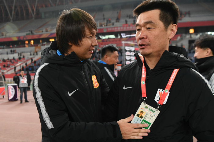 2019中超联赛第7轮，山东鲁能泰山3比0武汉卓尔，李霄鹏赛后与李铁相互致意 图据 IC photo