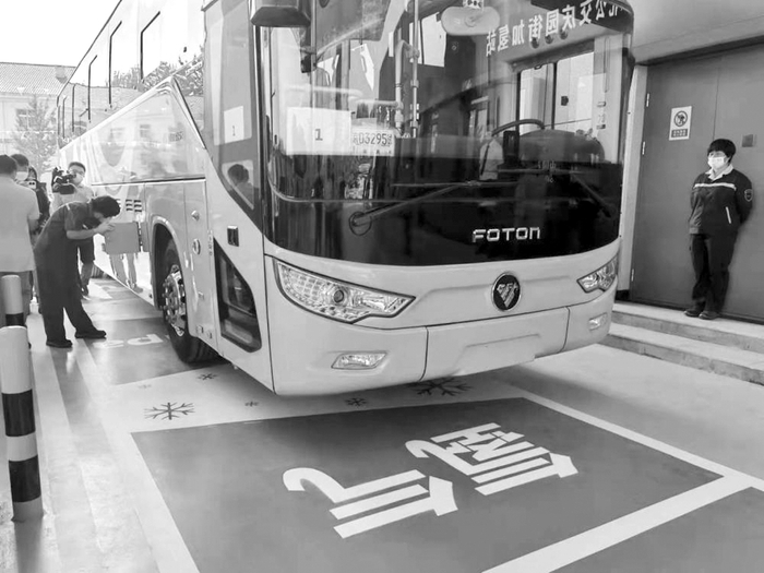 　　■一辆正在加氢的新能源汽车。（资料图片）