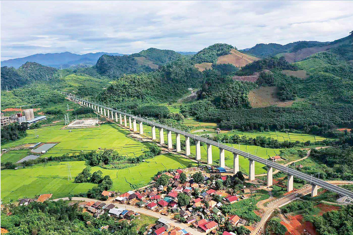 　　图①为中老铁路那通站双线特大桥。 黄宗文 摄