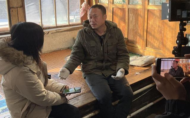辽宁营口，张同学接受新京报记者采访。新京报记者 王巍 摄