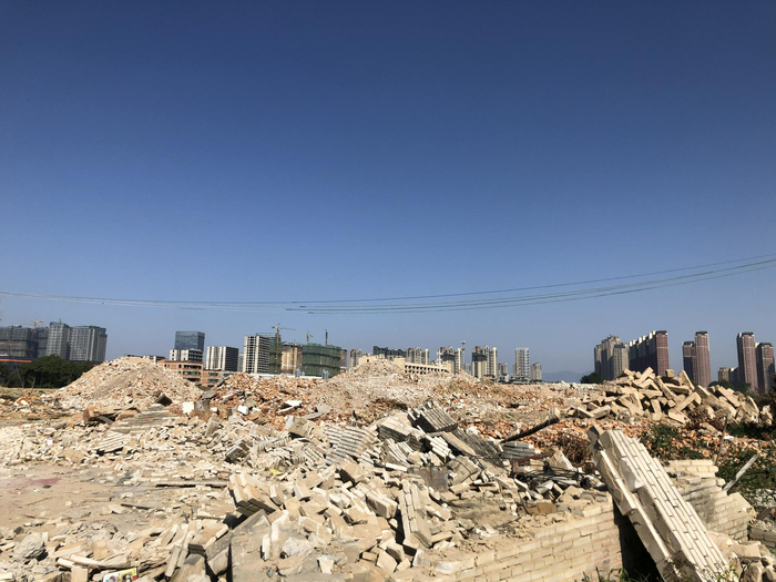 （福耀科技大学一期建设现场。时代周报记者 周梦梅/摄）