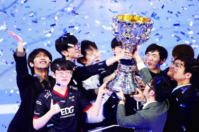 　　2021英雄联盟全球总决赛，中国俱乐部逆转夺冠实现大满贯。