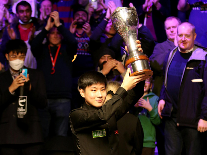 当地时间2021年12月5日，2021斯诺克英锦赛决赛，赵心童战胜布雷切尔夺冠 图据 IC photo