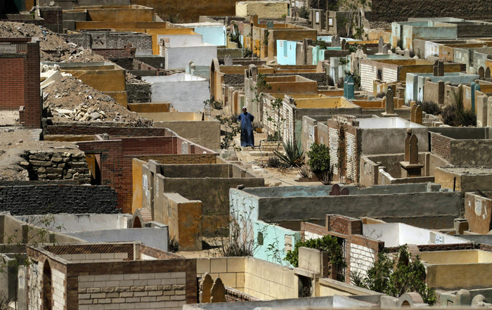  开罗“死人城”贫民窟（图源：Yahoo！）