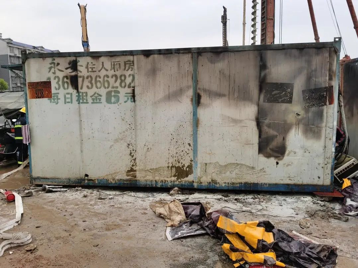 ▲大火过后一片狼藉的员工宿舍