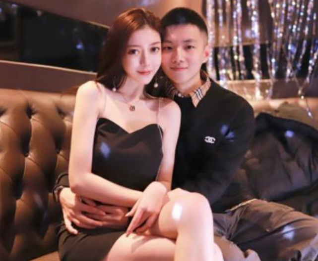 赵心童此前与女友的合照