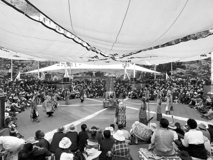     ▲藏戏的广场演出