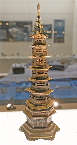     天封塔地宫银塔模型。 记者 胡龙召/摄