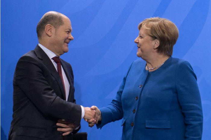 ↑朔尔茨与默克尔。