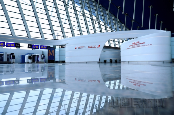 位于浦东T1航站楼M岛的东航高端值机区（东航供图）