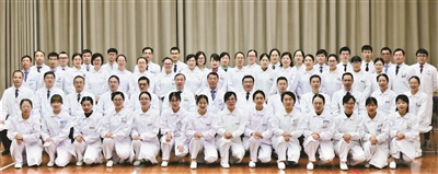     中西医结合外科医务人员合影