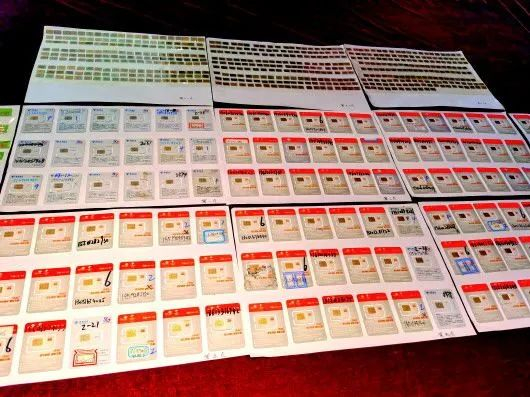 去年4月，北京警方在全市范围内开展打击非法开贩手机卡违法犯罪专项行动，图为警方查获的手机卡。新华每日电讯记者鲁畅摄