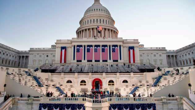 ↑就职典礼前的现场布置情况