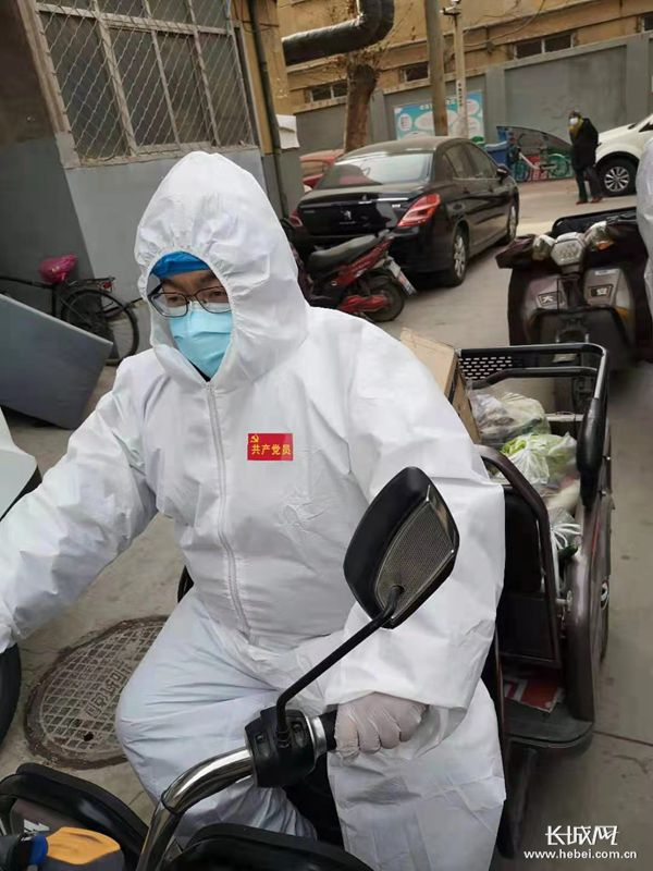 殷瑞峰在一线。李晓宁供图