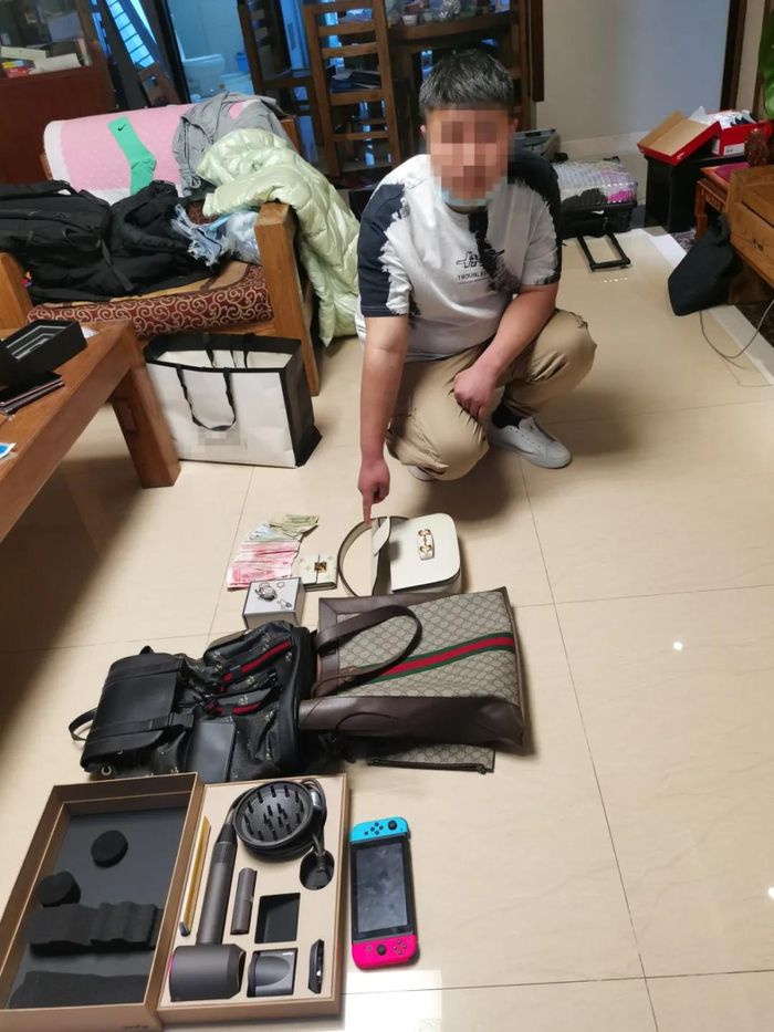 被告人指认部分赃物