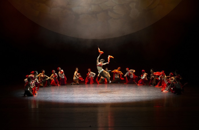 民间舞《黄土黄》。牟可 摄