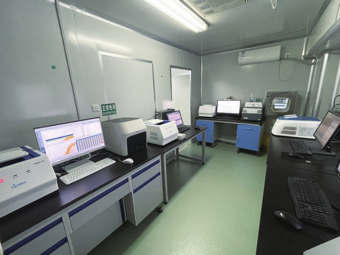     实验室内的扩增产物设备。