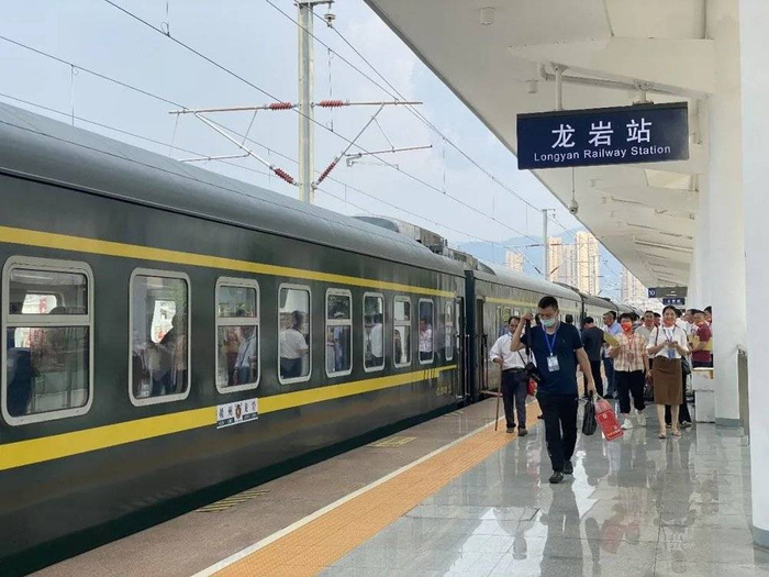 赣瑞龙铁路上的龙岩站（图：杔格）