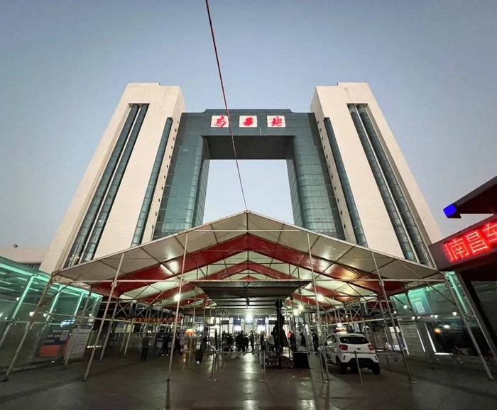 江西省会的南昌站便位于京九线上，可以说是南昌市内的重要地标（图：杔格）