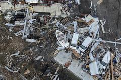 美国龙卷风侵袭致超百人死亡 拜登称或为史上最严重龙卷风灾害之一
