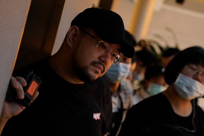 导演陈正道在该剧片场。