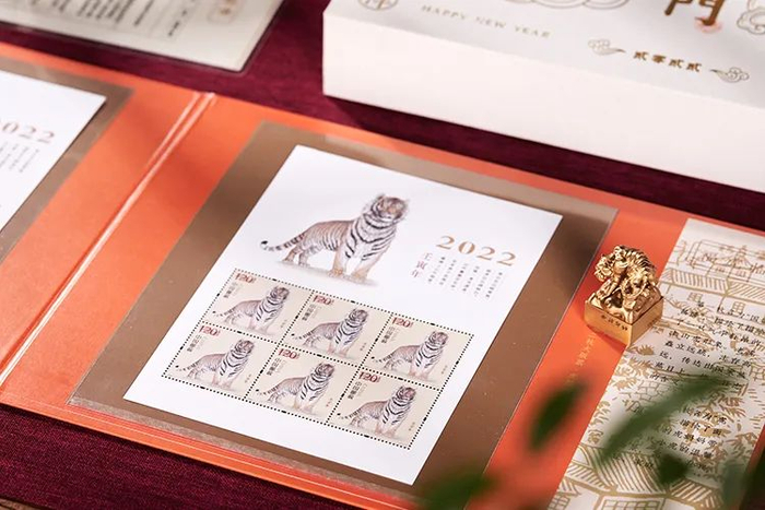 ▲因壬寅虎年生肖邮票将于2022年1月5日正式发行，因此产品为预售状态，1月5号起按照下单顺序发货，因订单量大，整体发货时长预计10-15天，早下单早发货，顺丰到家。