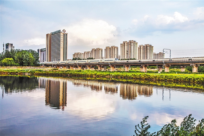     燕郊高新区初步形成高新技术产业和现代服务业双轮驱动的现代产业体系，“科创燕郊”声名鹊起。这是燕达国际健康城一隅。 燕郊高新区管委会供图