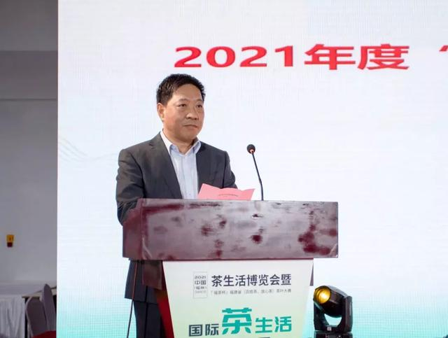 Δ大赛主委会主任潘文毅宣读授奖决定