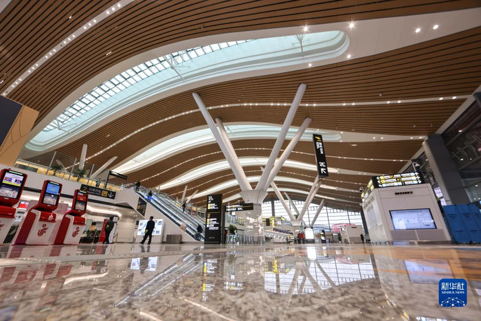 12月14日拍摄的贵阳龙洞堡国际机场3号航站楼内部。