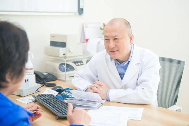 李军民主任门诊中（资料图）