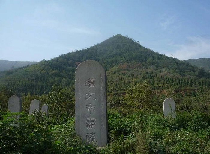 长期以来被认为是汉文帝霸陵的“凤凰嘴”（摄影：郑茂良）