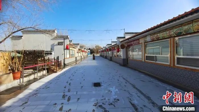 图为湿地内的民俗街 张林虎 摄　