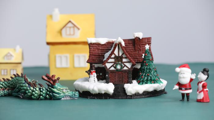 （3D打印机制作的圣诞手办模型。受访者供图。）