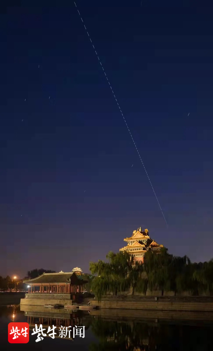 （中国空间站过境故宫角楼 郑志/摄）