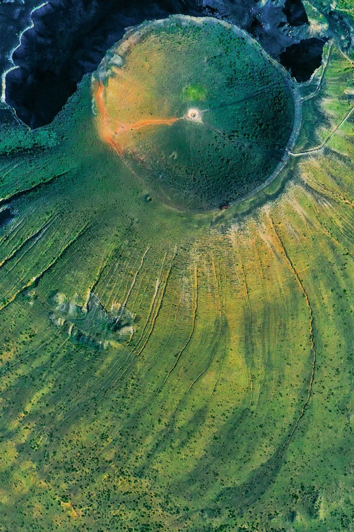 大兴安岭的火山口。