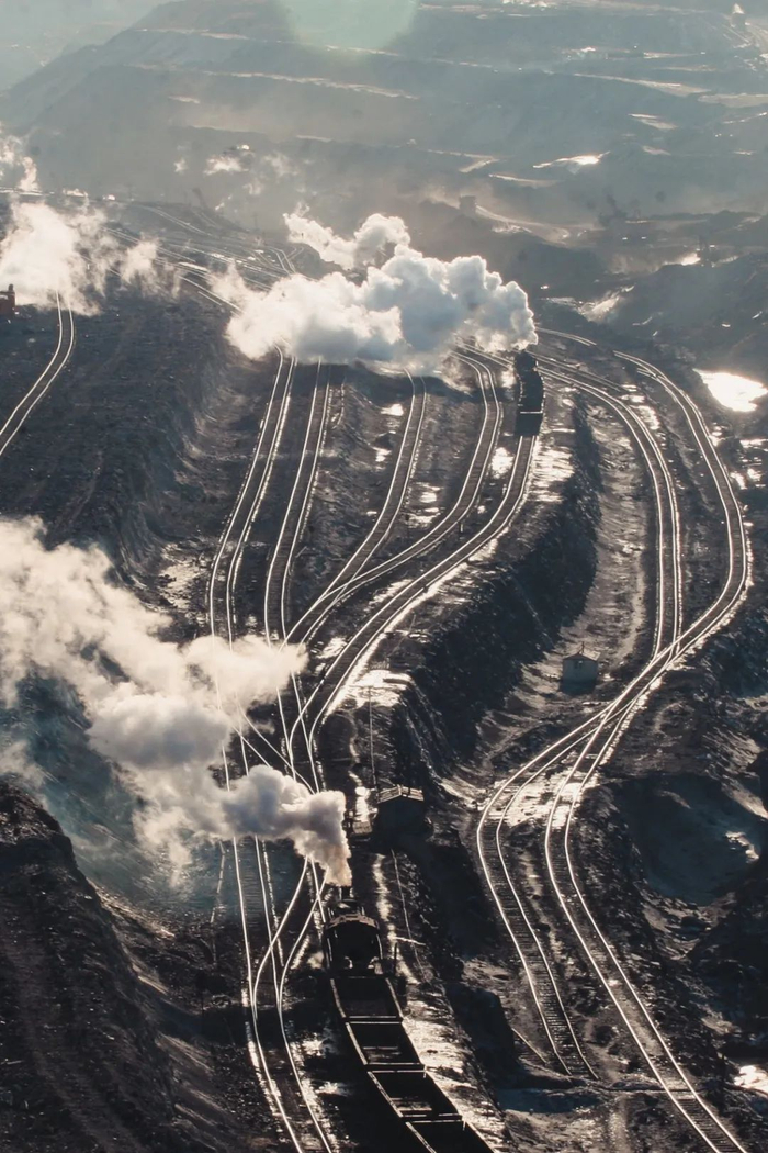 蒸汽机时代的扎赉诺尔露天矿，现在已经全部废弃。