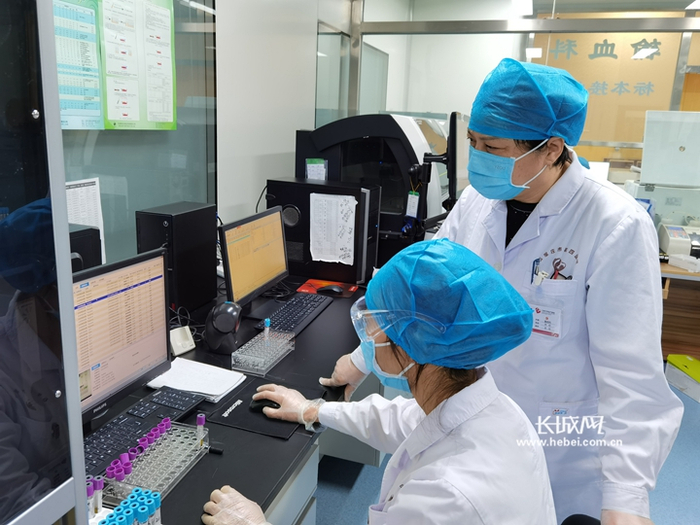                            许红奋战在抗疫一线。石家庄市妇产医院供图