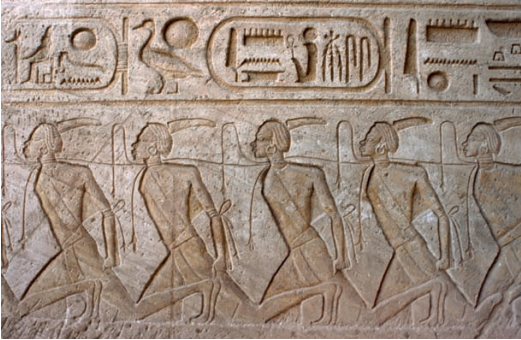 刻有被捆绑囚犯的浮雕，公元前13世纪，砂岩；拉美西斯二世神庙，埃及阿布辛贝