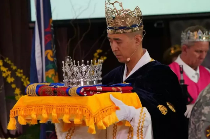 ▲主持仪式的文亨进