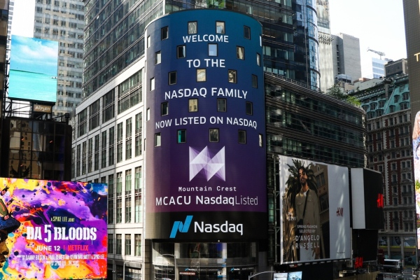 帮助花花公子上市而“一战成名”