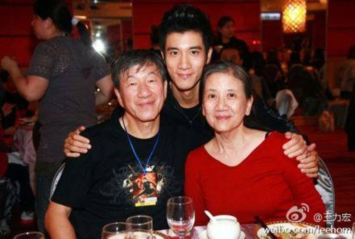 父母来听王力宏的演唱会 / 图片来源：王力宏微博