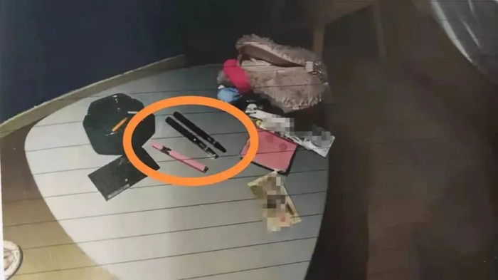 现场缴获的三支电子烟