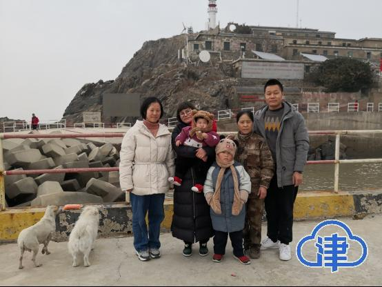 每逢过春节，全家人齐聚开山岛“与老王团聚”