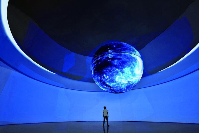 深圳龙岗万达广场网红打卡地之一的天穹。