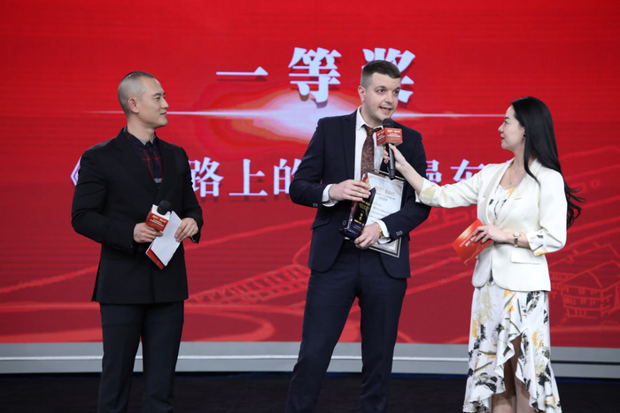 司徒在颁奖盛典上（谢明/摄）