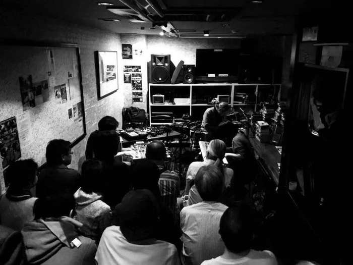 仅能容纳20人的东京场地Bar isshee