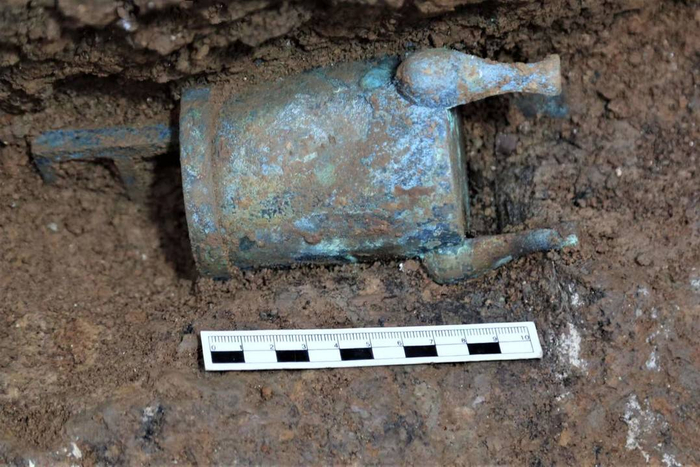 江村大墓出土的铜滴漏